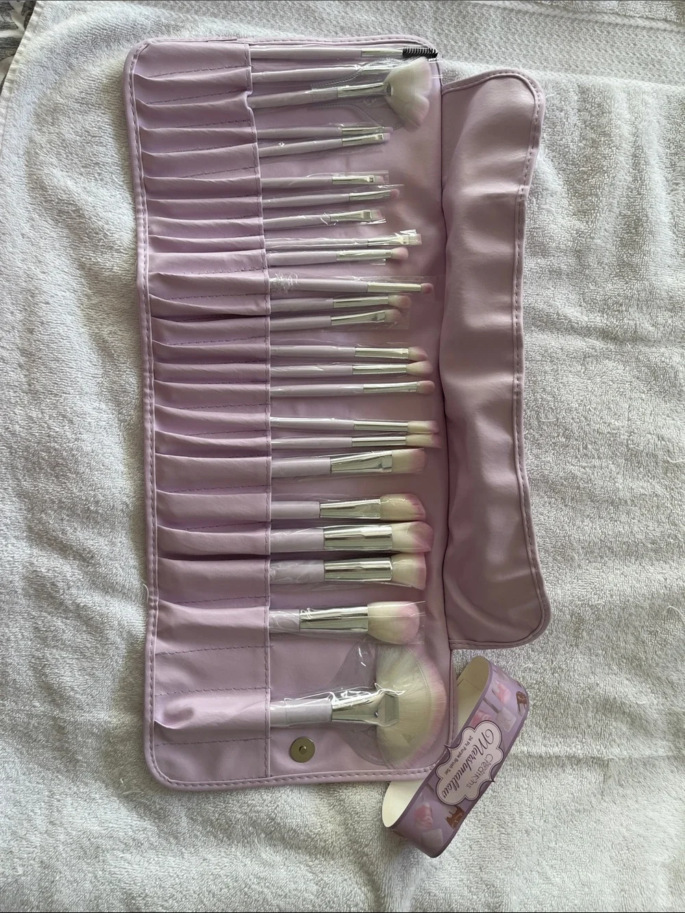 Beauty Creations Makeup Brushes Kit 24 PC - Marshmellow